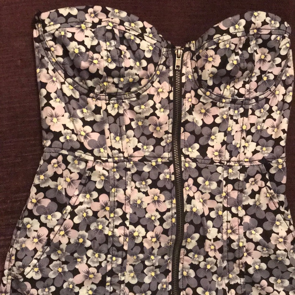 Floral strapless zip up dress.